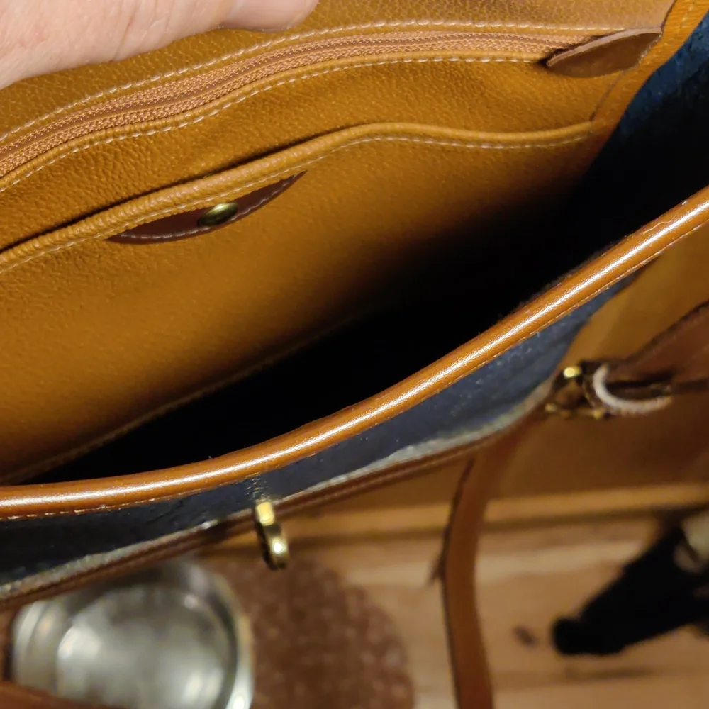 Dooney & Bourke All Weather Leather Vintage Carrier Bag - B702 - Picture 10 of 16